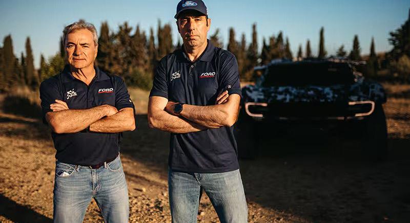 Leigazolta Dakar-programjába idősebb Carlos Sainzt a Ford