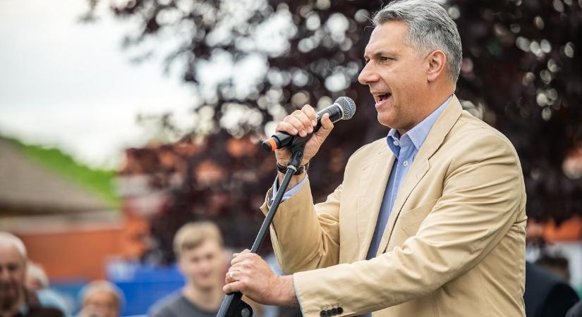 Lázár János: A Fidesz-KDNP távol tartja Magyarországot a háborútól