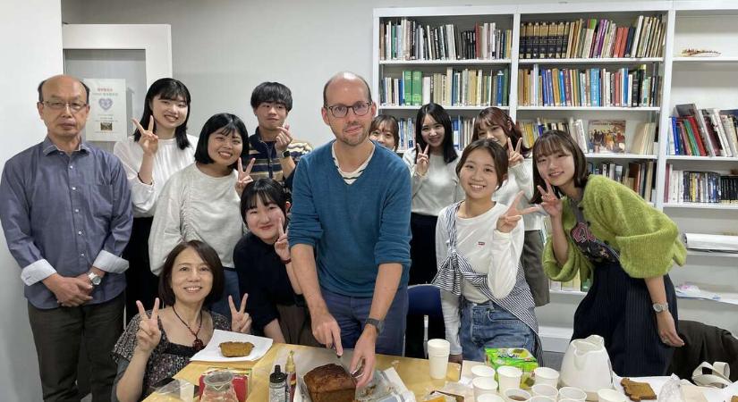 Magyar szakos japánok Oszakában – Egy magyartanár tapasztalatai és élményei Japánból
