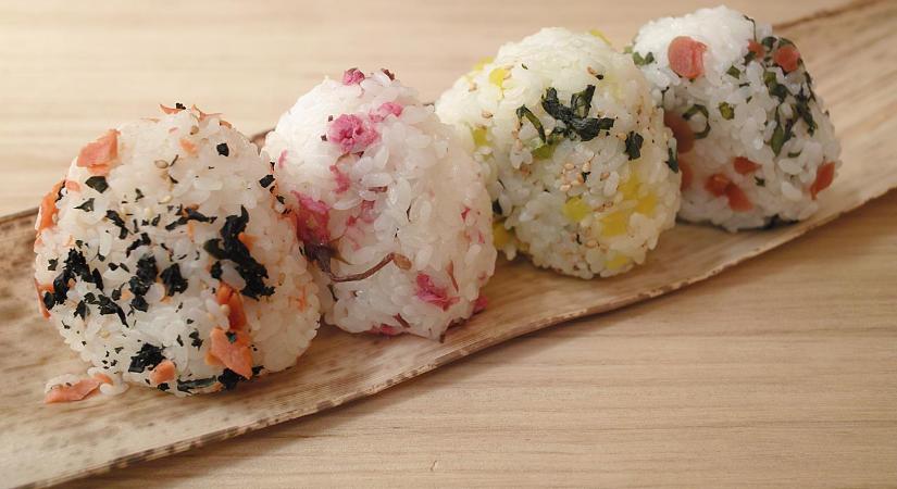 Bizarr japán csemege a hónaljjal formázott rizsgombóc
