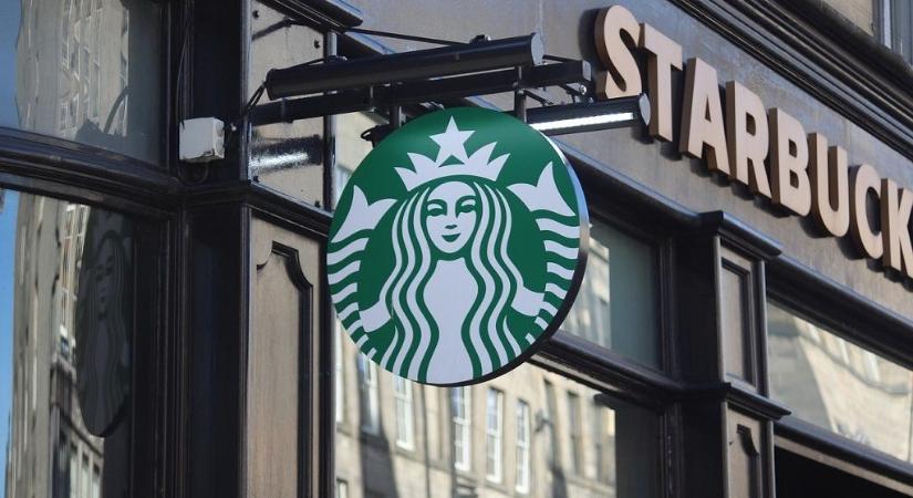A Starbucks új kávézójának minden munkatársa folyékony jelelő
