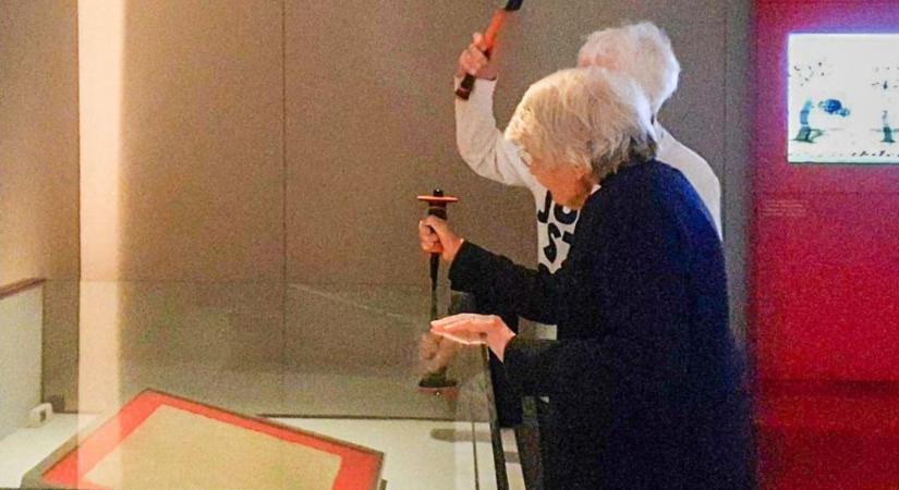 Két nyugdíjas nő tört-zúzott a könyvtárban: a Magna Carta volt a célpont