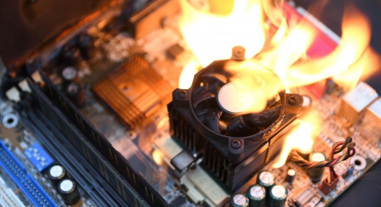 Fokozódik a káosz: van megoldás az összeomló procikra, de az Intel nem ajánlja