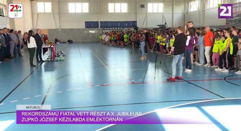 Aktuális (2024.05.11) Rekordszámú fiatal vett részt X. jubileumi Zupkó József Kézilabda Emléktornán (videó)