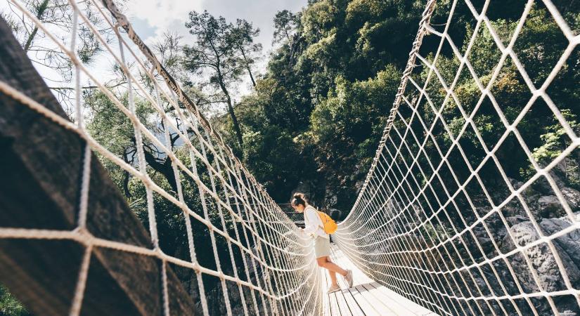 10 lélegzetelállító híd a világ körül: olyan látványosságok, amitől még a bátrak lábai is megremegnek
