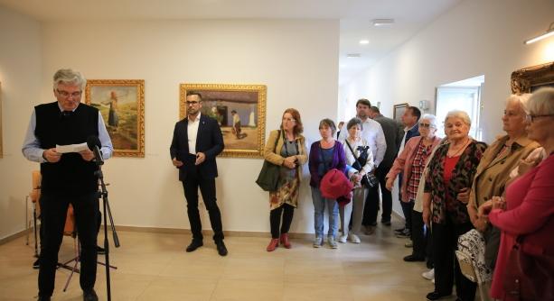 Pentelei Molnár János alkotásaiból nyílt kiállítás a Mondbach-kúriában (galériával)