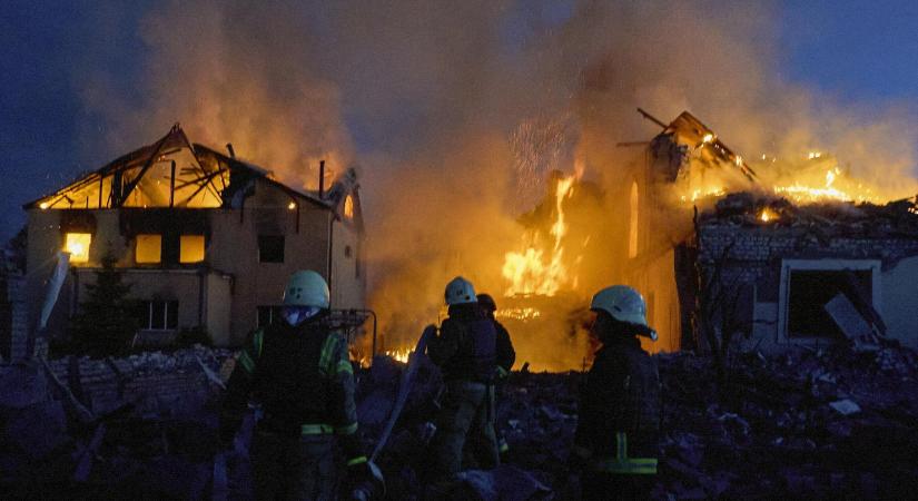 Ezreket evakuáltak az ostrom alatt álló Harkiv megyéből