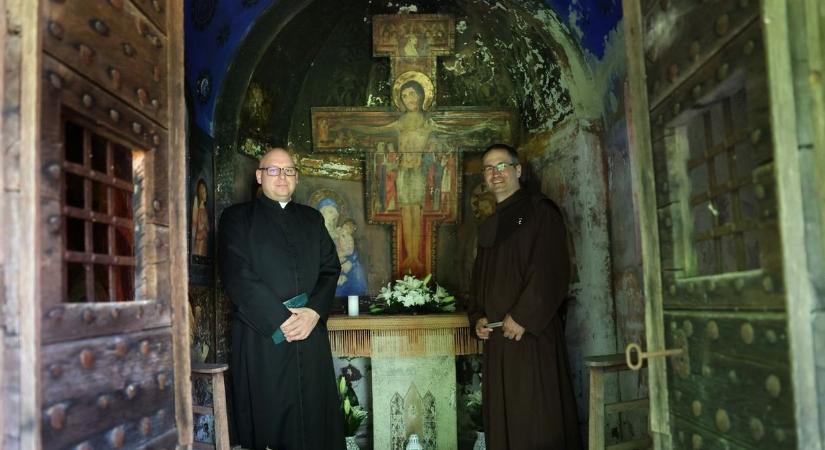 Megmentenék az enyészettől Goszthonyi Mária freskóit a bárdi kápolnában