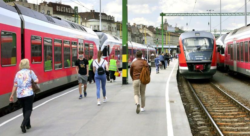 MÁV: hétfőn indul az előszezoni menetrend, több vonat megy a Balatonhoz