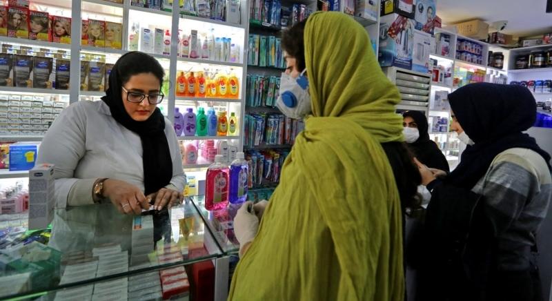 Nem lesz gyógyszer a hidzsábviselési szabályokat nem elég szigorúan betartató iráni patikákban