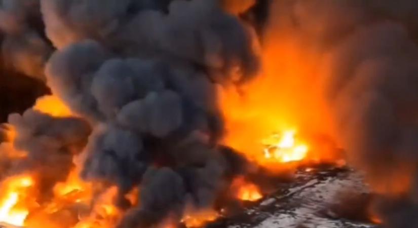 Óriási tűzvész pusztított Varsóban, porig égett egy bevásárlóközpont  videó