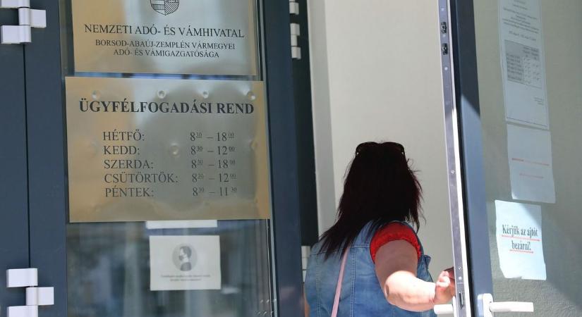 Az SZJA-bevallás miatt hosszabb az ügyfélfogadás Dunaújvárosban is