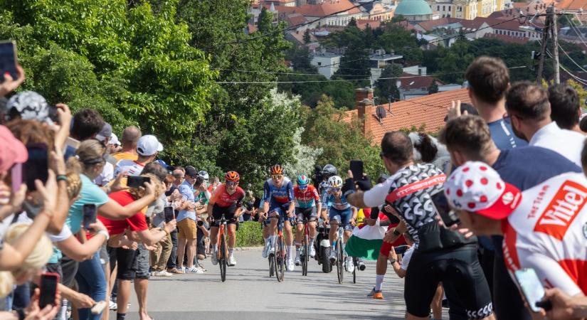 Rengeteg szurkoló, zsúfolt város: Pécsen ért véget a Tour de Hongrie