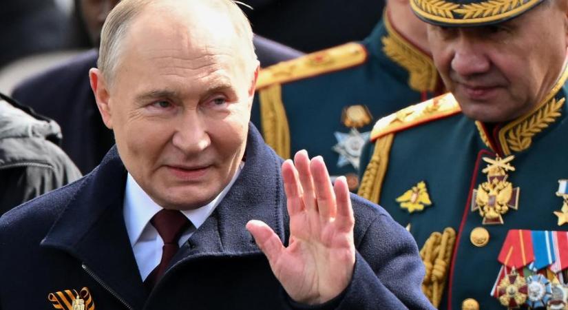 Vlagyimir Putyin leváltotta a hűséges védelmi miniszterét, de nem kell félteni, a hatalom közelében marad