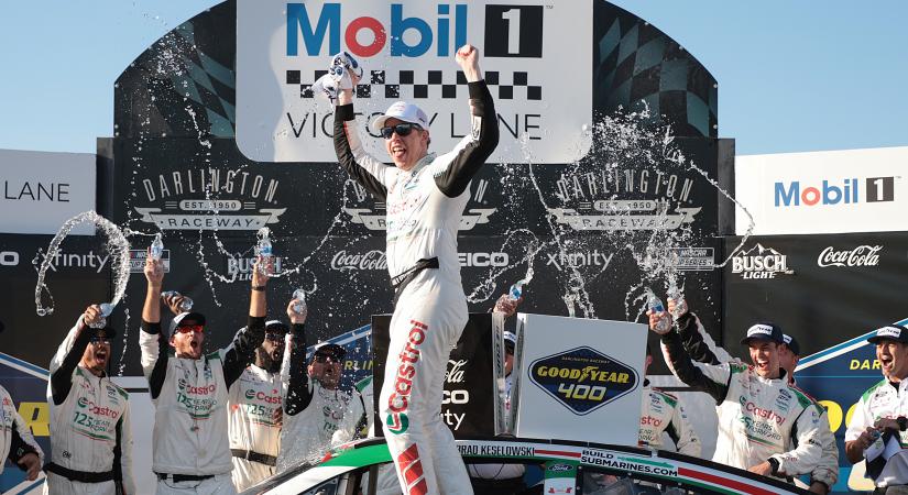 NASCAR: 110 verseny után Brad Keselowski visszatért a victory lane-re!