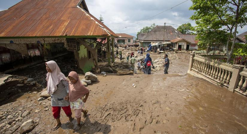 Katasztrófa Szumátrán: lávafolyam és villámárvíz pusztított, sok a halott