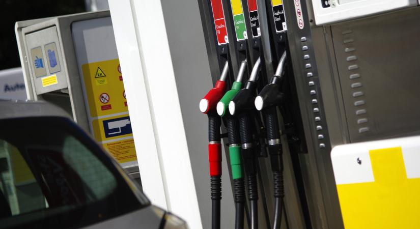 Már ki is fulladt a nagy árcsökkentés a benzinkutakon? Erre számítsanak a héten az autósok