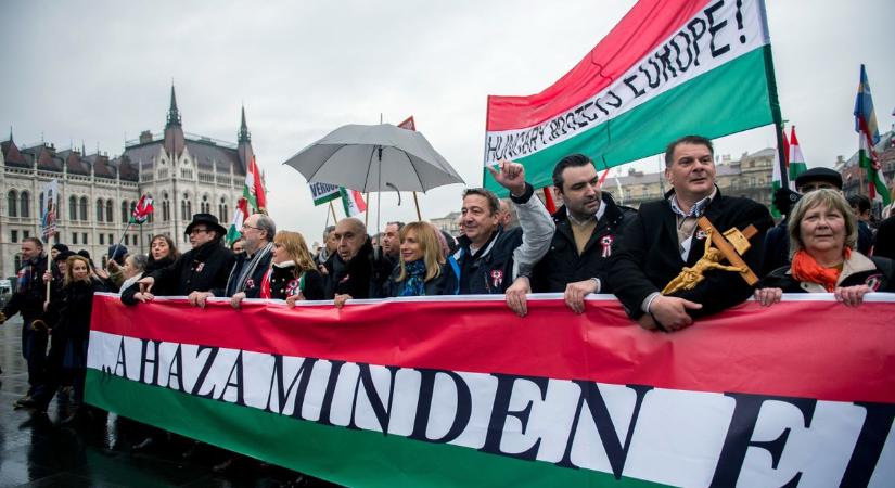 Nézőpont Intézet: A Fidesz szavazói kitartanak, nem pártolnak el