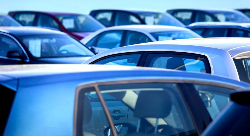 Óriásit mentek az akciók az autópiacon: egyre többen vásárolnak így új kocsit Magyarországon