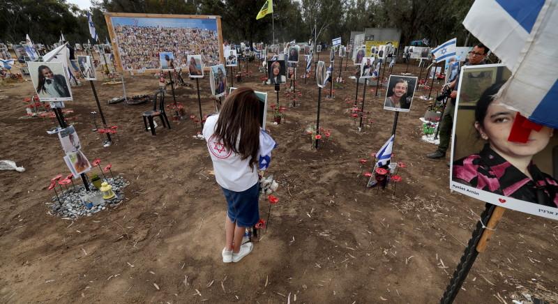 Az elesettekre emlékeztek Izraelben – „legjobb fiaink és lányaink közül több mint ezerötszázat veszítettünk el”