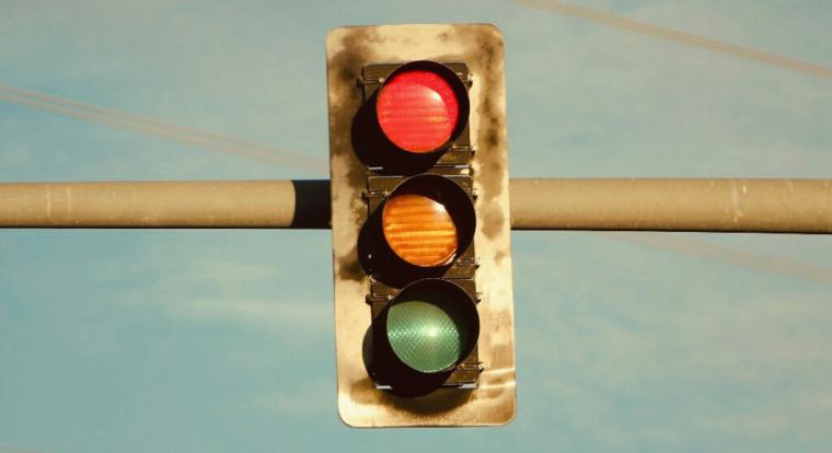Negyedik színre is szükség lenne a közlekedési lámpákon?