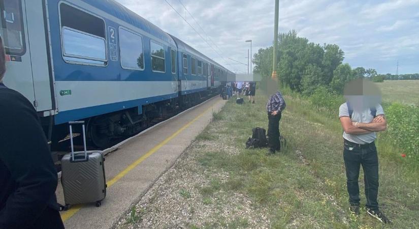 Embert gázolt a vonat Nemeskocsnál - helyszíni fotók