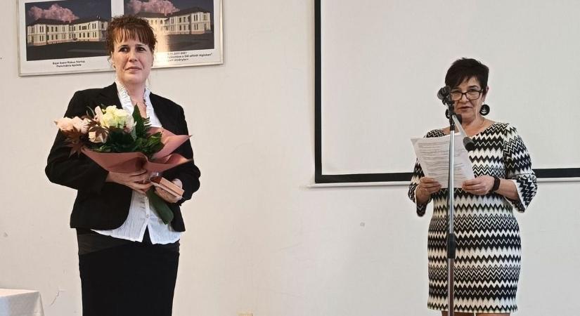 Az ápolók nemzetközi napján szakdolgozókat díjaztak a bajai kórházban – galériával