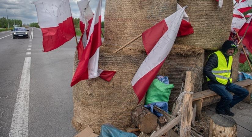 Éhségsztrájkba kezdett a varsói szejmben a gazdák egy csoportja
