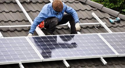 Több száz vállalkozó várja a napelemes pénzét az államtól