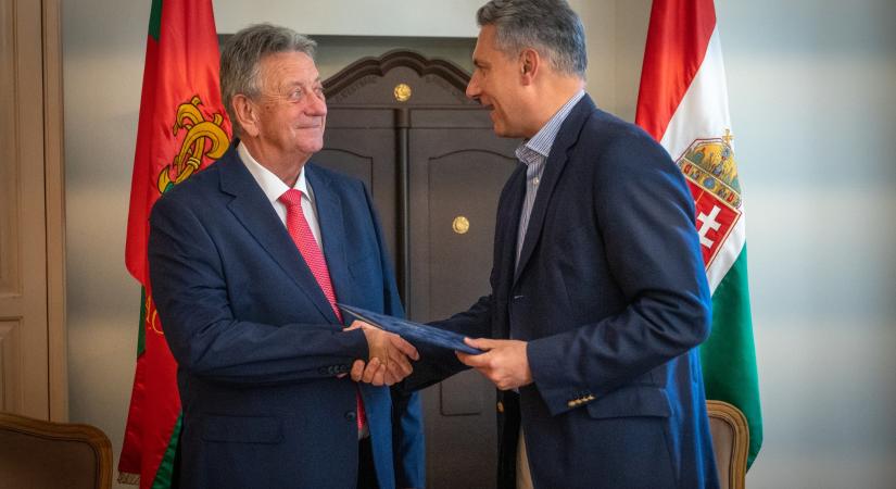Orbán Viktor levelét vitte Nagykőrösre Lázár János (videó)