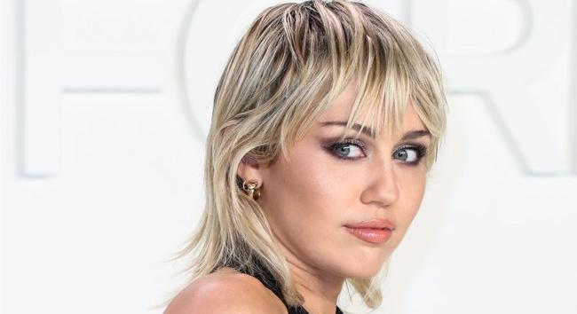 Virtuális szexszel elégül ki Miley Cyrus