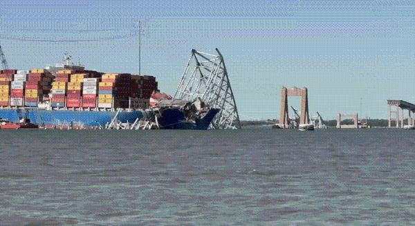 Lerobbantották az összeomlott baltimore-i híd legnagyobb darabját a katasztrófát okozó hajóról