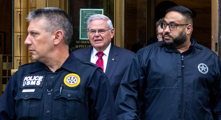 Megkezdődött a megvesztegetéssel vádolt amerikai szenátor, Bob Menendez büntetőpere