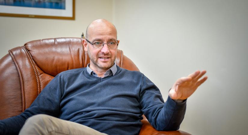 Nem csak lelátó, sportkomplexum épül Esztárban