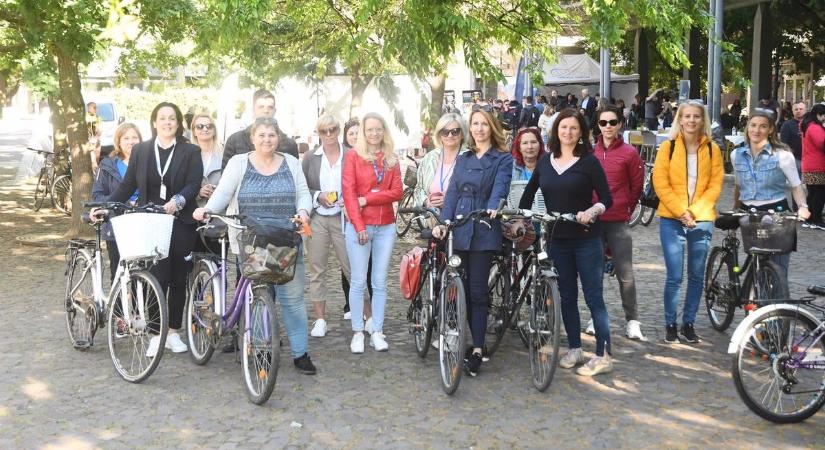 Kerékpárosokkal telt meg a Kossuth tér a szolnoki Bringás Reggelin – videóval, galériával