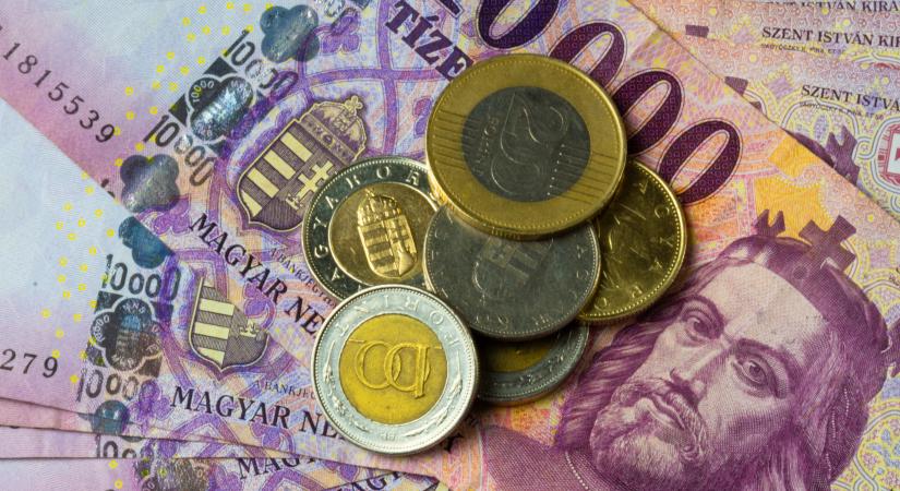 Elemző: ha nem áll helyre az egyensúly Magyarországon, akkor könnyen 420-430 forint lehet az euró