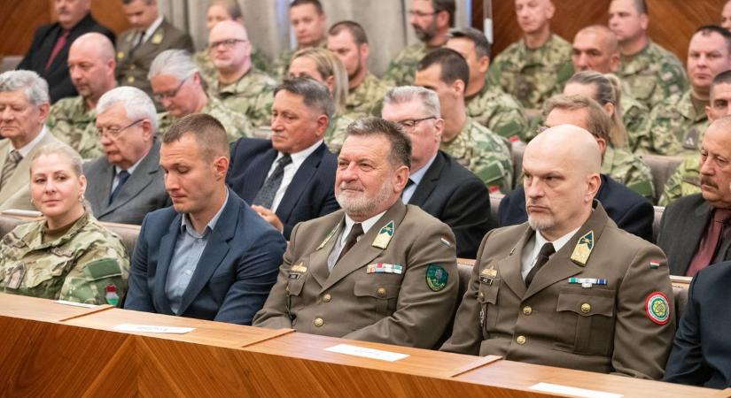 A Vegyivédelmiek napját ünnepelték a fehérvári városházán (galéria)