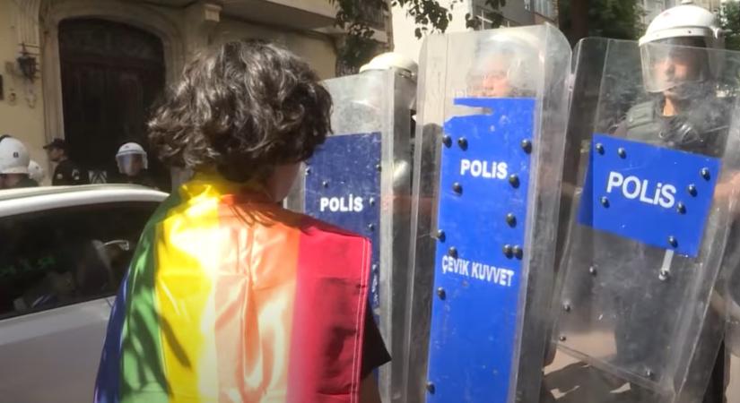 Brutálisan megverték a rendőrök az ankarai pride résztvevőit