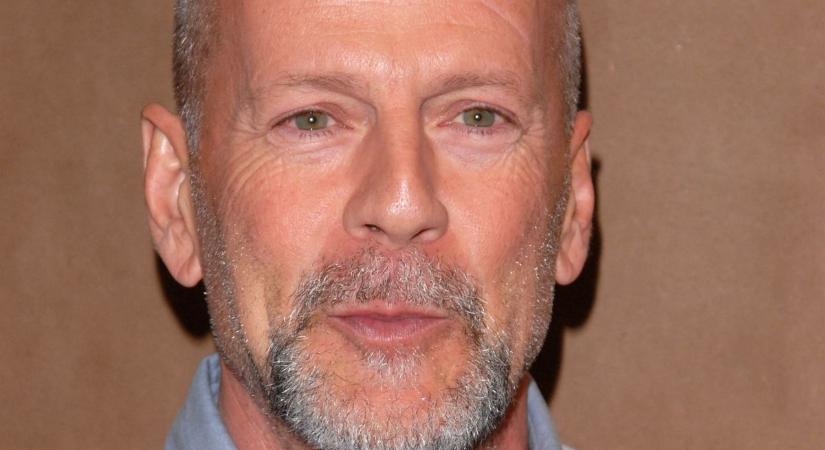 Szívszorító felvétel Bruce Willisről: unokáját dajkálja a nagybeteg színész