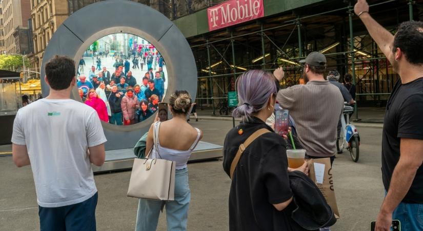 Taplók miatt zárták be a New York-Dublin virtuális kaput – VIDEÓ