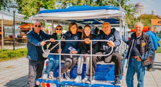 Elektromos hop-on hop-off kisbuszok járnak Esztergomban