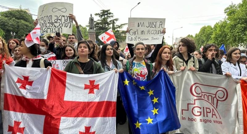 Georgiában a parlament a tömeges tiltakozások dacára jóváhagyta a vitatott „külföldiügynök-törvényt”