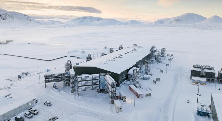 Gigantikus vákuummal szívják vissza a levegőbe került szén-dioxidot Izlandon