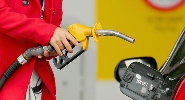 Az üzemanyag jövedéki adójának jelentős emelését javasolja a Miniszteri Kabinet