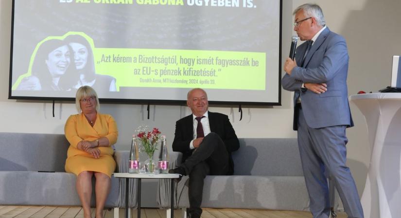 Gál Kinga Mohácson: a FIDESZ-KDNP kitart a békepárti álláspont mellett