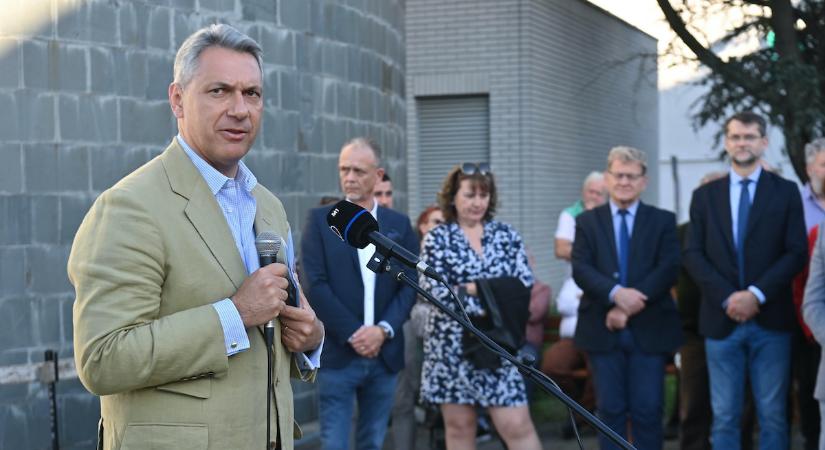 Lázár János: Aki a béke pártján áll, szavazzon a Fidesz–KDNP-re!