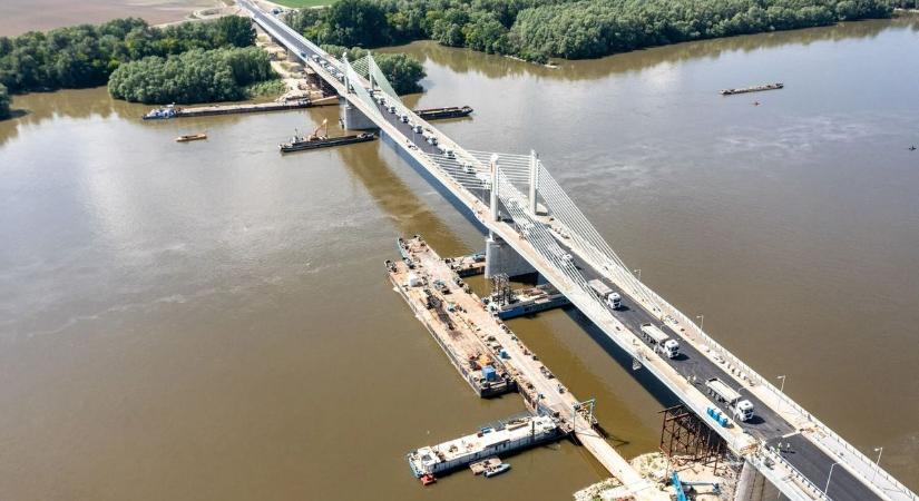 Hamarosan átadják a kalocsai hidat - Magyarország leghosszabb, új hídját 800 tonnával terhelték - Galéria