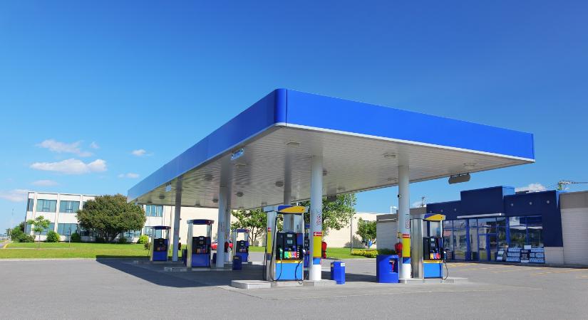Így alakul péntektől a benzin ára