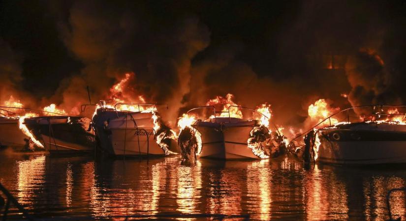 Pánik a paradicsomban: hatalmas tűz tombolt a magyarok kedvenc üdülőhelyén, 22 hajó megsemmisült – fotók, videó