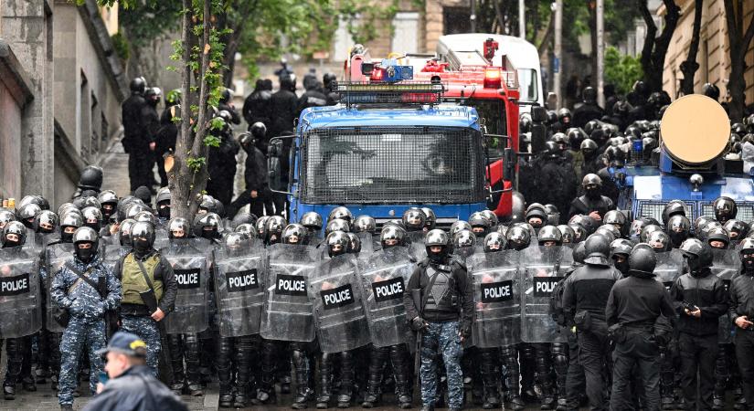 Civilizációs választás előtt áll Grúzia, ahol rendőrökkel vereti keresztül az orosz mintájú ügynöktörvényt a hatalom